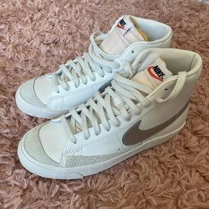 Nike W Blazer Mid ‘77 White Silver-Metallic